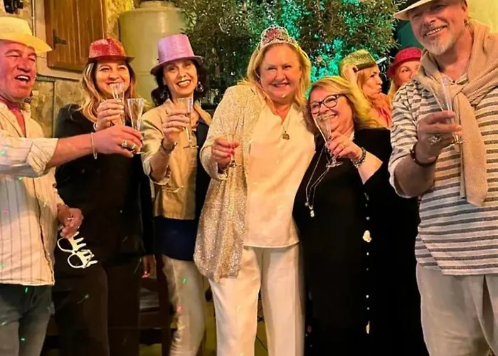 Olivia1845 Over 16 Years Old *