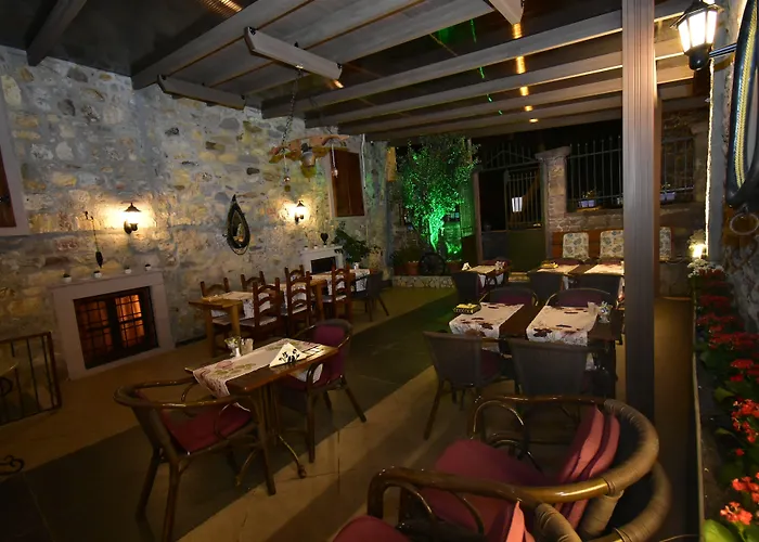 Olivia1845 Over 16 Years Old بيت ضيافة Ayvalı