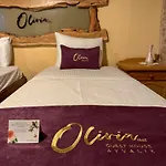 Olivia1845 Over 16 Years Old بيت ضيافة *