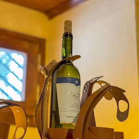 Olivia1845 Over 16 Years Old Гостьовий будинок *