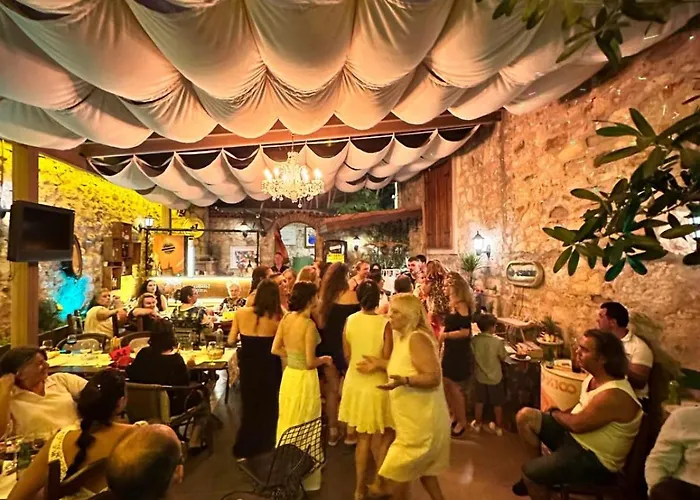 Πανσιόν Olivia1845 Over 16 Years Old